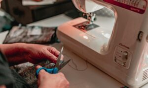 sewing machine not catching bottom thread