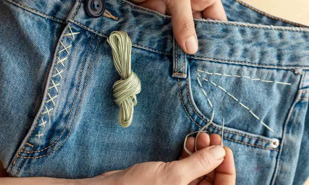 Sewing on a 1-hole or 4-hole Button