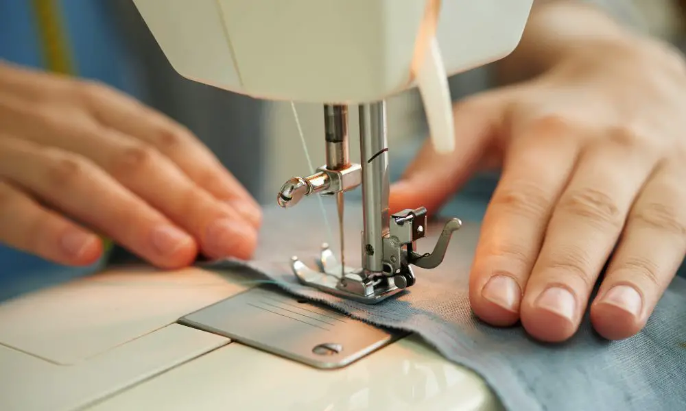 replace sewing machine needle