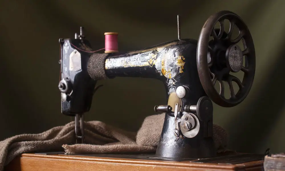how to thread a singer sewing machine bobbin