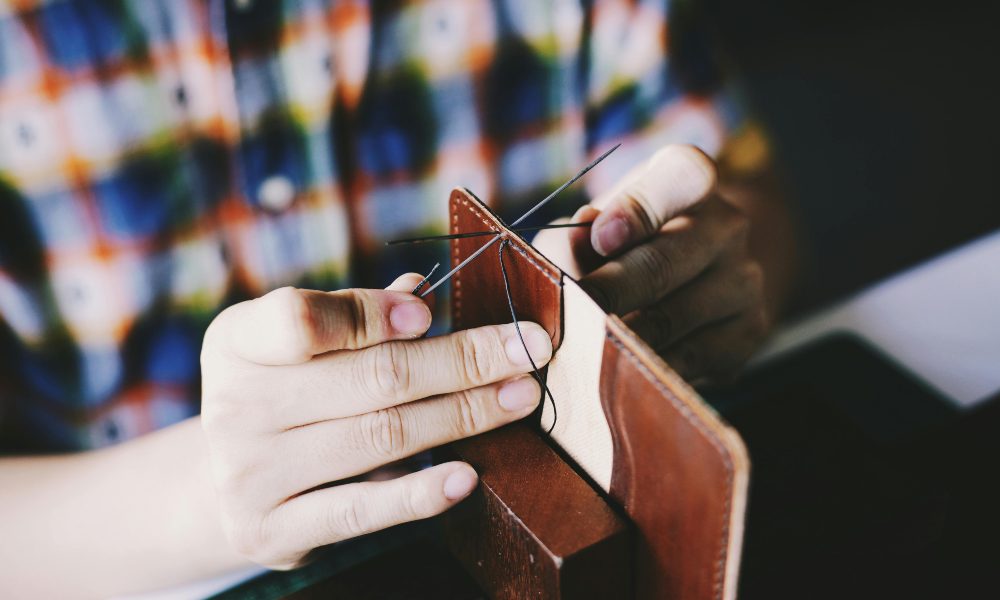 how to use a sewing awl