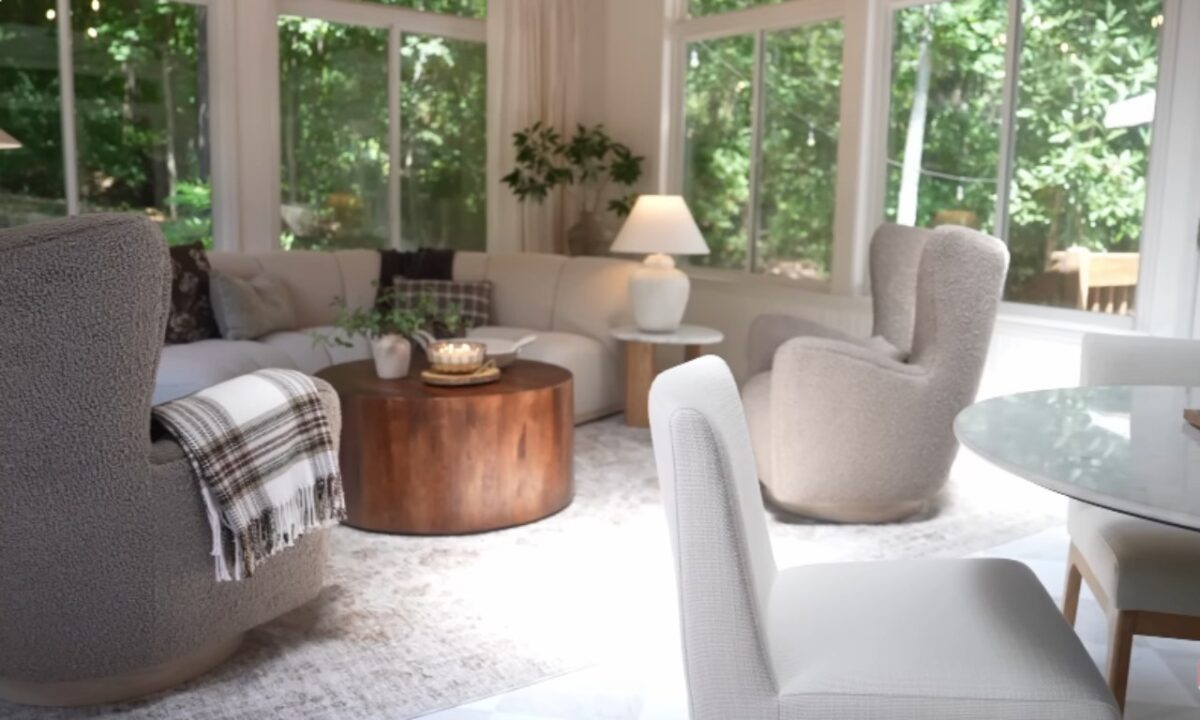 Jaw-Dropping Sunroom Makeover: A Stunning DIY Transformation